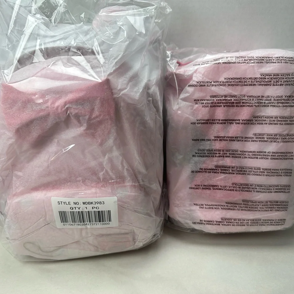 Loungefly Minnie Mouse Exclusive Hearts Strawberry Scented Sherpa Bundle - Picture 13 of 13